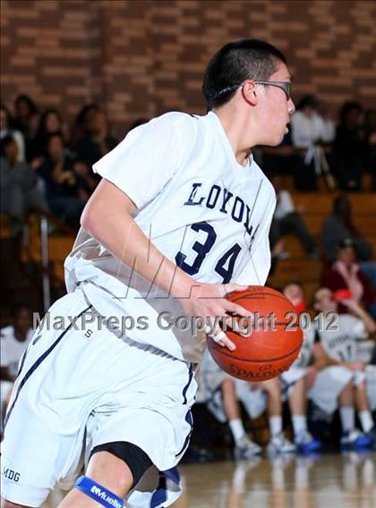 Thumbnail 3 in Notre Dame vs. Loyola photogallery.