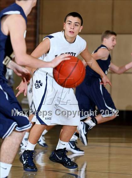 Thumbnail 2 in Notre Dame vs. Loyola photogallery.