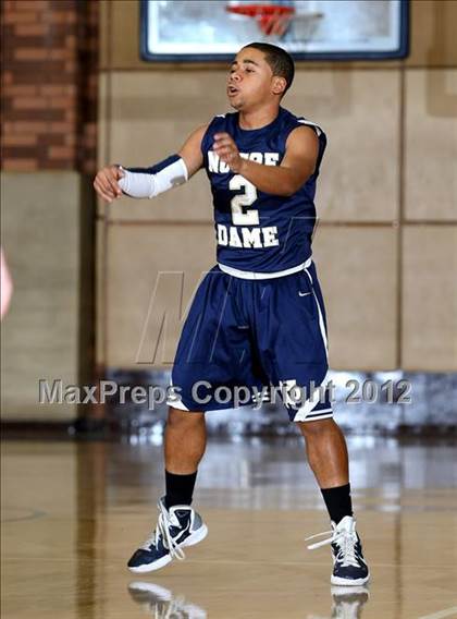 Thumbnail 2 in Notre Dame vs. Loyola photogallery.