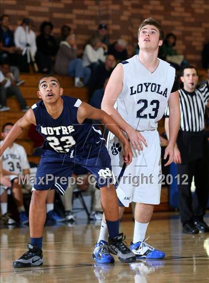 Thumbnail 2 in Notre Dame vs. Loyola photogallery.