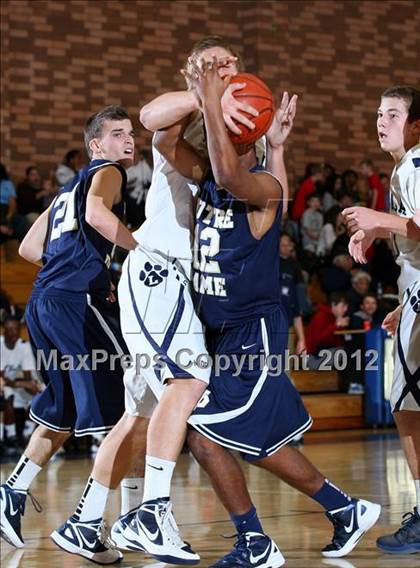 Thumbnail 2 in Notre Dame vs. Loyola photogallery.