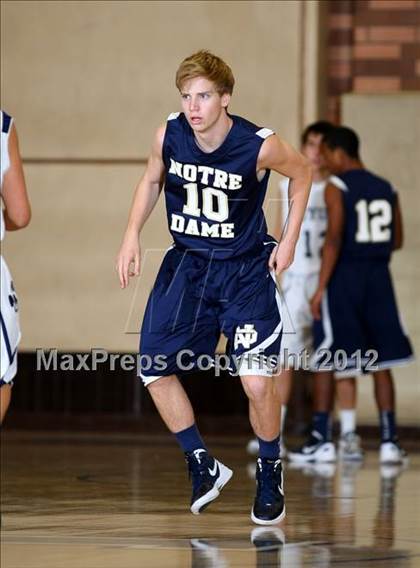 Thumbnail 3 in Notre Dame vs. Loyola photogallery.