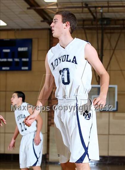 Thumbnail 2 in Notre Dame vs. Loyola photogallery.