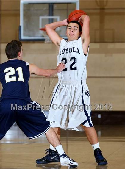 Thumbnail 3 in Notre Dame vs. Loyola photogallery.