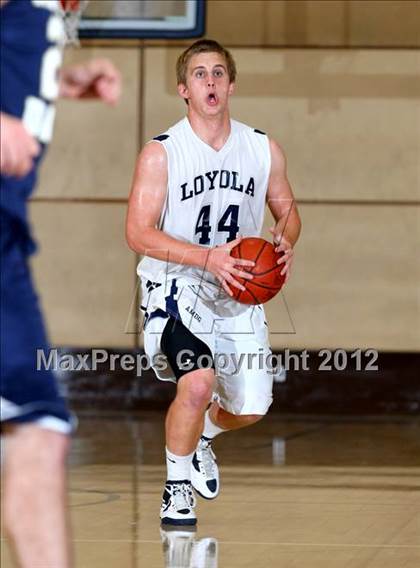 Thumbnail 3 in Notre Dame vs. Loyola photogallery.