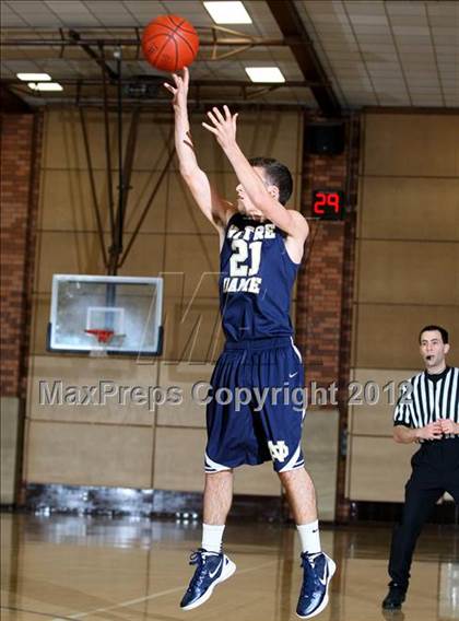 Thumbnail 2 in Notre Dame vs. Loyola photogallery.