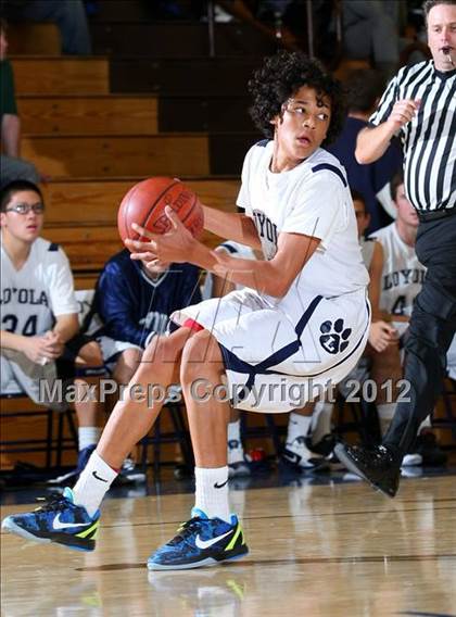 Thumbnail 2 in Notre Dame vs. Loyola photogallery.
