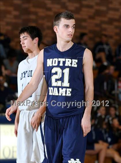 Thumbnail 2 in Notre Dame vs. Loyola photogallery.