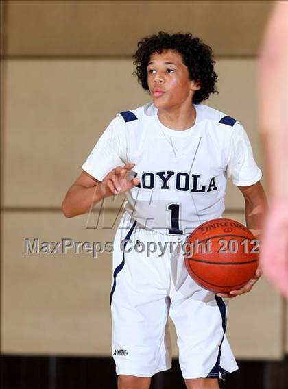 Thumbnail 2 in Notre Dame vs. Loyola photogallery.