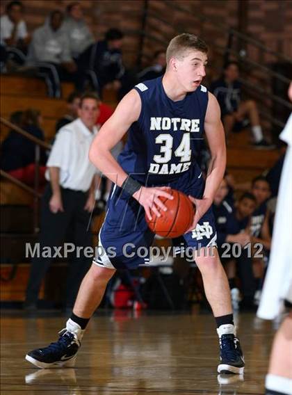 Thumbnail 1 in Notre Dame vs. Loyola photogallery.