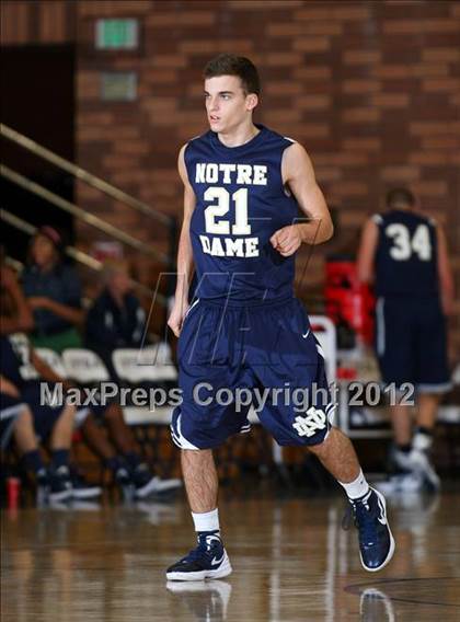 Thumbnail 1 in Notre Dame vs. Loyola photogallery.