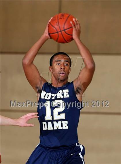 Thumbnail 3 in Notre Dame vs. Loyola photogallery.