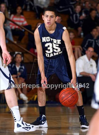 Thumbnail 2 in Notre Dame vs. Loyola photogallery.