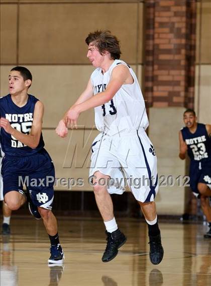 Thumbnail 1 in Notre Dame vs. Loyola photogallery.