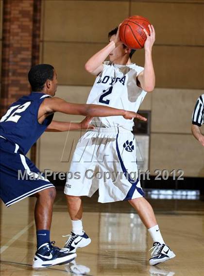 Thumbnail 3 in Notre Dame vs. Loyola photogallery.