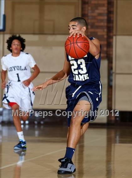 Thumbnail 2 in Notre Dame vs. Loyola photogallery.