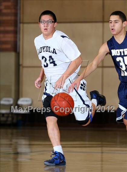 Thumbnail 2 in Notre Dame vs. Loyola photogallery.