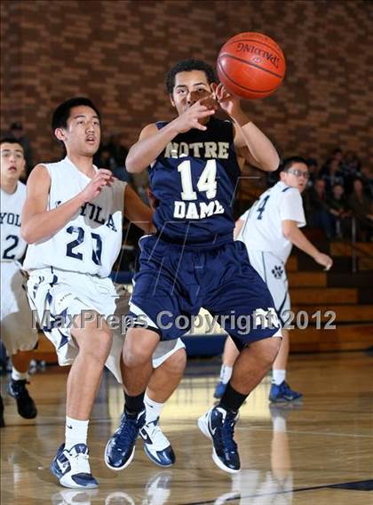 Thumbnail 1 in Notre Dame vs. Loyola photogallery.