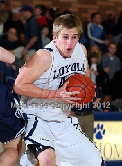 Thumbnail 1 in Notre Dame vs. Loyola photogallery.