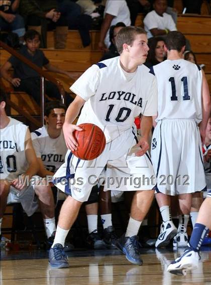 Thumbnail 2 in Notre Dame vs. Loyola photogallery.