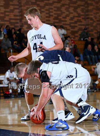 Thumbnail 2 in Notre Dame vs. Loyola photogallery.