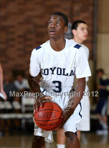 Thumbnail 1 in Notre Dame vs. Loyola photogallery.