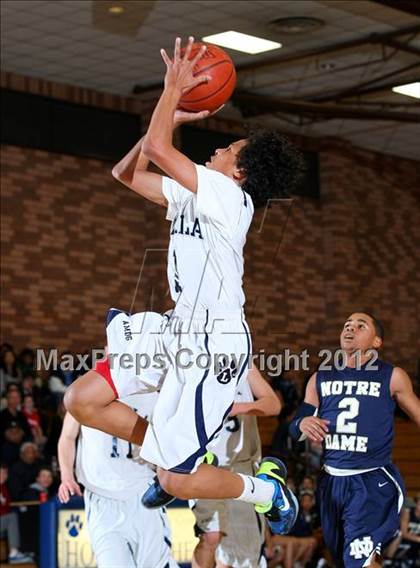 Thumbnail 3 in Notre Dame vs. Loyola photogallery.