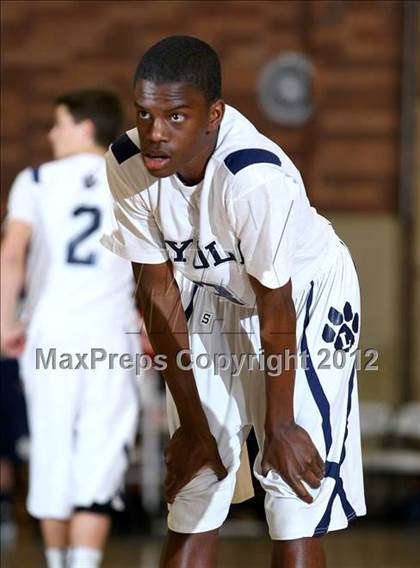 Thumbnail 3 in Notre Dame vs. Loyola photogallery.