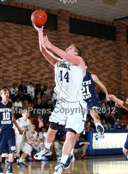 Thumbnail 2 in Notre Dame vs. Loyola photogallery.