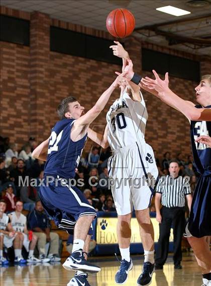Thumbnail 3 in Notre Dame vs. Loyola photogallery.