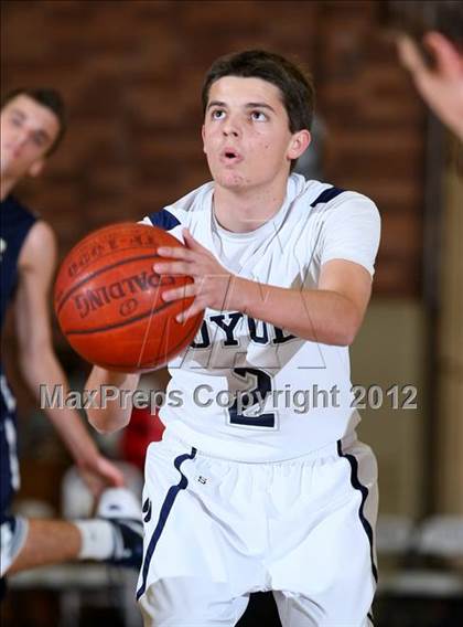 Thumbnail 3 in Notre Dame vs. Loyola photogallery.