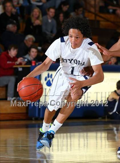 Thumbnail 2 in Notre Dame vs. Loyola photogallery.
