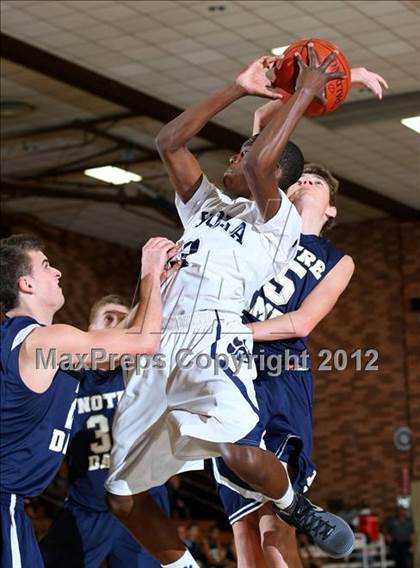 Thumbnail 1 in Notre Dame vs. Loyola photogallery.