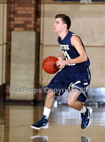 Thumbnail 2 in Notre Dame vs. Loyola photogallery.