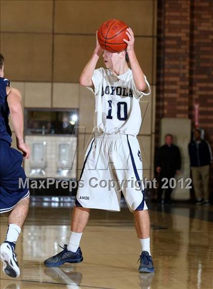 Thumbnail 3 in Notre Dame vs. Loyola photogallery.