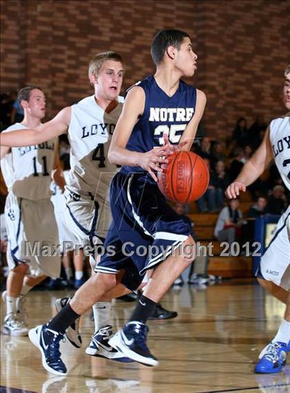 Thumbnail 1 in Notre Dame vs. Loyola photogallery.