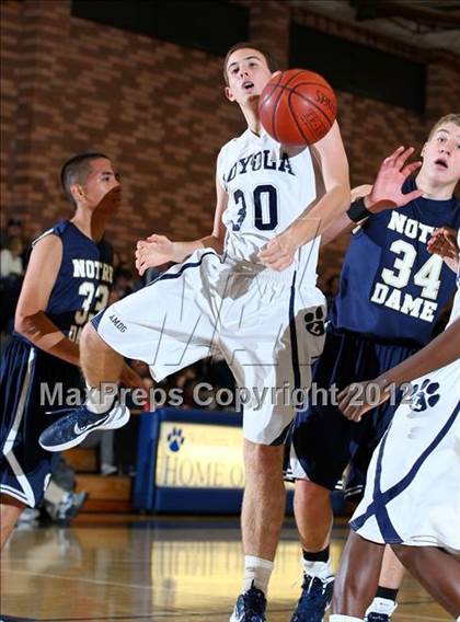 Thumbnail 2 in Notre Dame vs. Loyola photogallery.