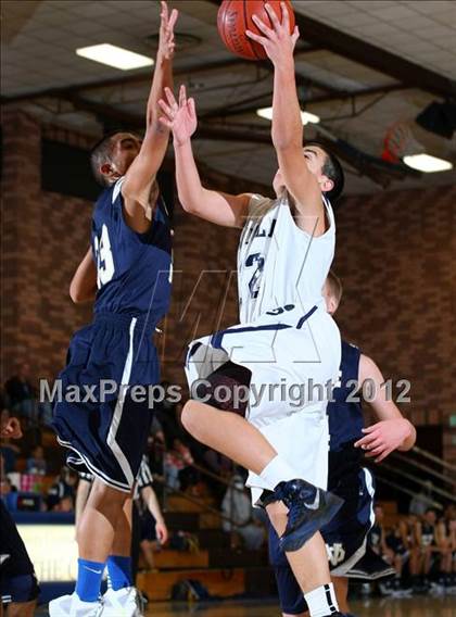 Thumbnail 2 in Notre Dame vs. Loyola photogallery.