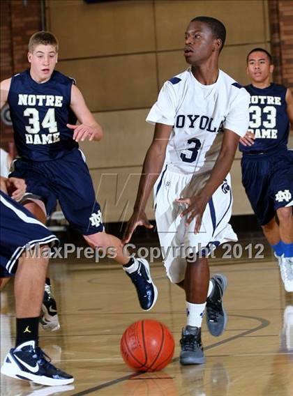 Thumbnail 2 in Notre Dame vs. Loyola photogallery.