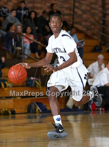 Thumbnail 2 in Notre Dame vs. Loyola photogallery.