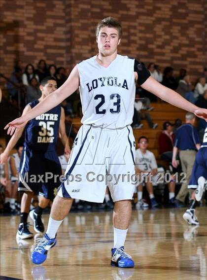 Thumbnail 2 in Notre Dame vs. Loyola photogallery.