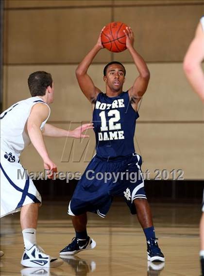 Thumbnail 2 in Notre Dame vs. Loyola photogallery.