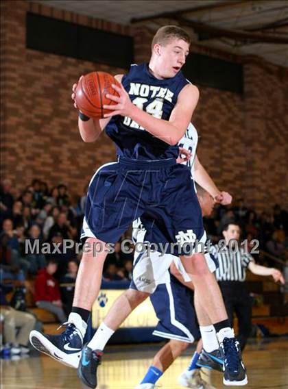 Thumbnail 2 in Notre Dame vs. Loyola photogallery.