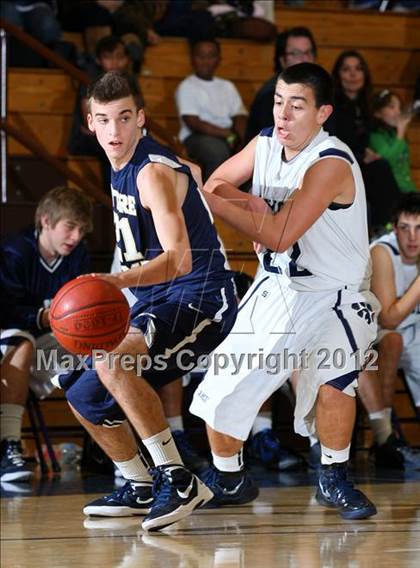 Thumbnail 3 in Notre Dame vs. Loyola photogallery.
