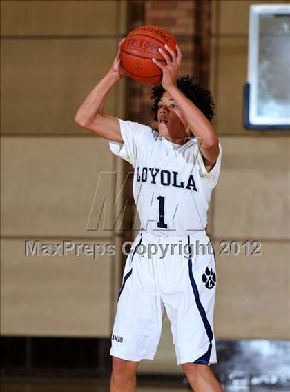 Thumbnail 2 in Notre Dame vs. Loyola photogallery.