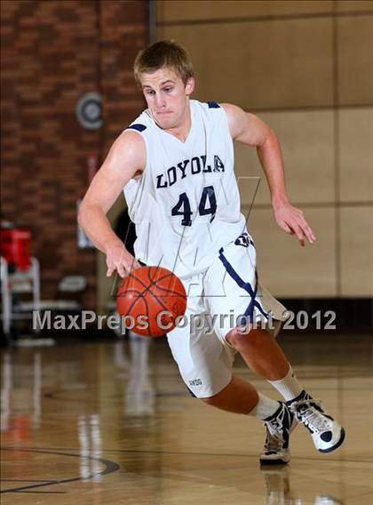 Thumbnail 1 in Notre Dame vs. Loyola photogallery.