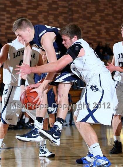 Thumbnail 1 in Notre Dame vs. Loyola photogallery.