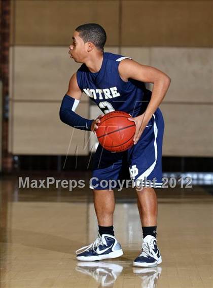 Thumbnail 3 in Notre Dame vs. Loyola photogallery.