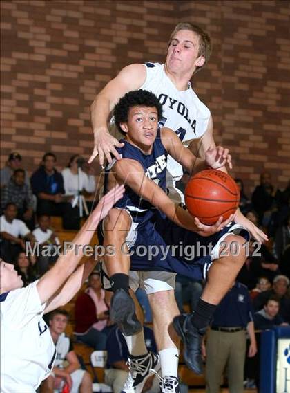 Thumbnail 3 in Notre Dame vs. Loyola photogallery.