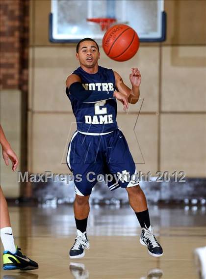 Thumbnail 2 in Notre Dame vs. Loyola photogallery.